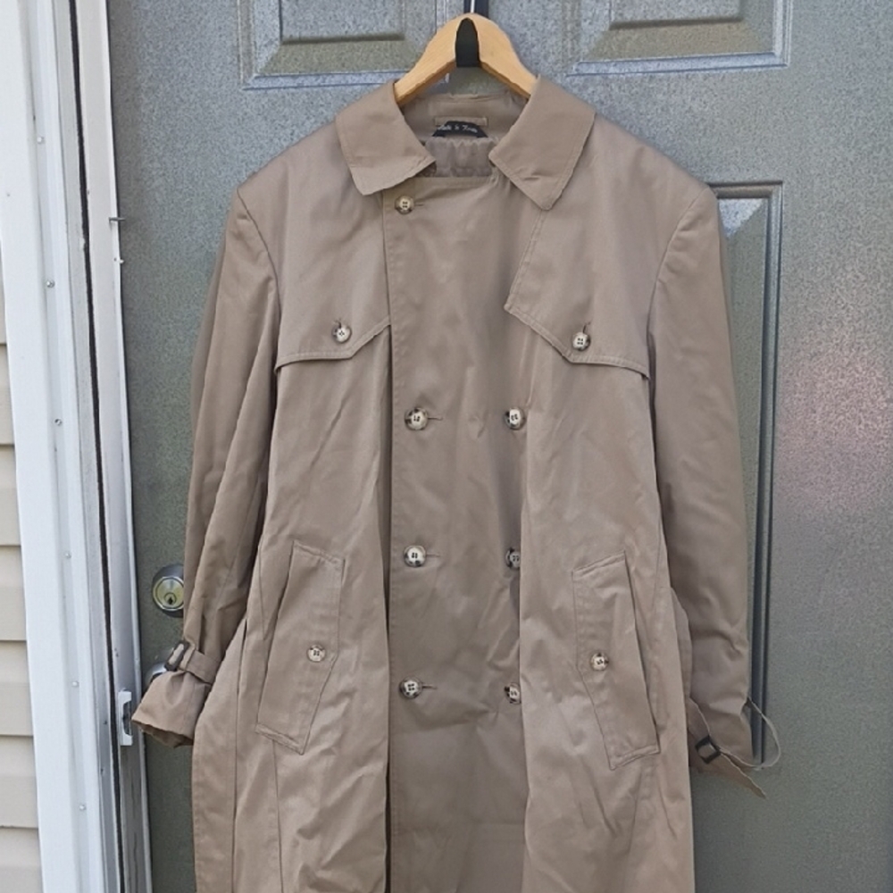 Stafford Timeless Tan Trench Coat with Water-Resistant Finish Mens 44 Regular